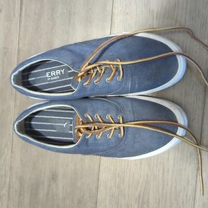 Size 8 blue sperrys